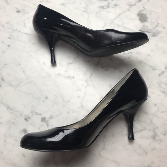 Kelly & Katie Black Round Toe Patent Leather Heels - Picture 4 of 8